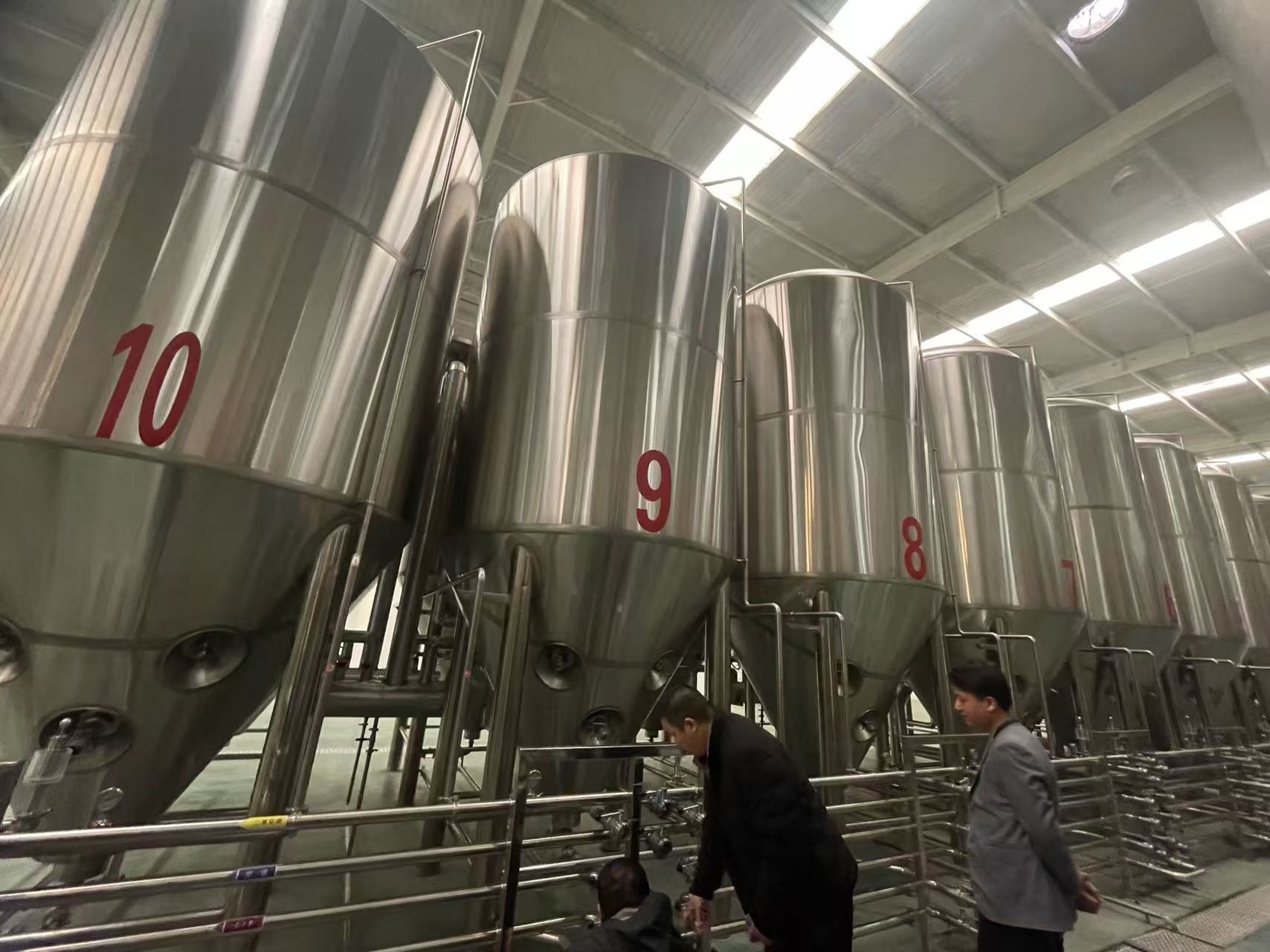 新龙镇精酿啤酒设备厂—平面布置、设备设计、制造、调试、培训等一条龙服务